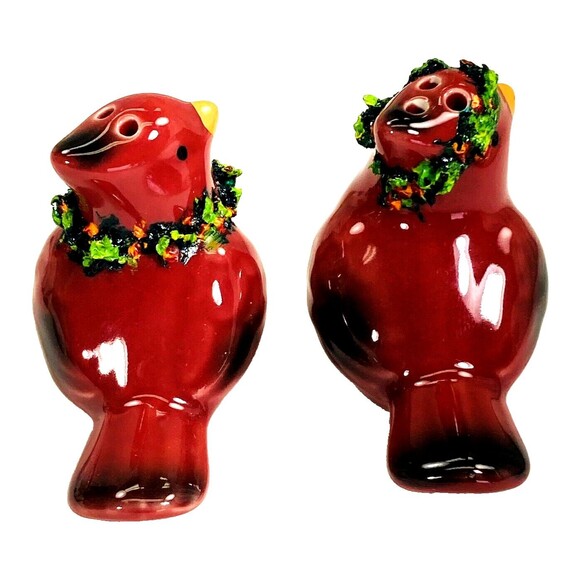 Cardinals NEW Salt and Pepper Shakers Christmas Wreath Ceramic 3 inch Birds - Picture 5 of 16